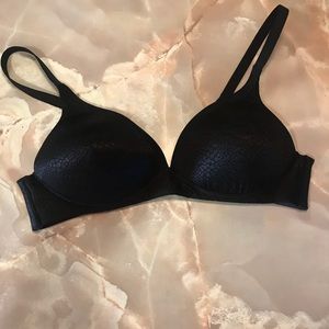 Warner’s name brand size 34B black bra❤️